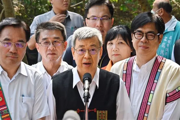 ▲行政院長陳建仁今天在高雄接受媒體聯訪。(圖/行政院提供)