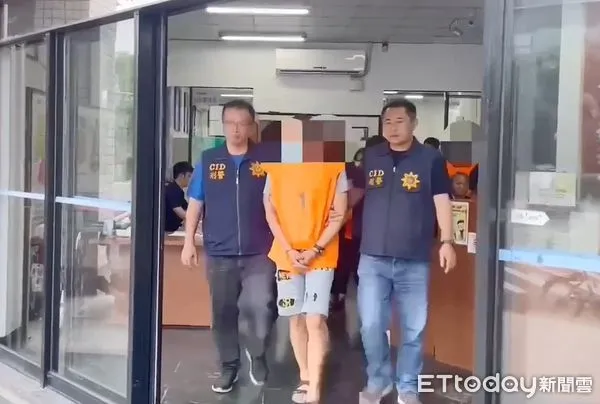 ▲▼宜蘭有男子遭4嫌強押在車內,經呼救引起民眾注意,民眾立即報警。(圖/記者游芳男翻攝)