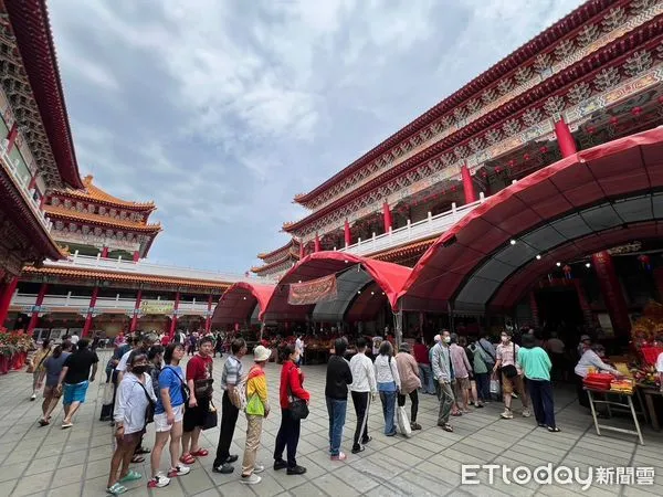 ▲台南土城鹿耳門聖母廟指出,近來發現連續好幾個FB粉專,假借聖母廟月老姻緣殿的名義,向感情遇到問題的朋友詐騙,請信眾小心注意別受騙。(圖/記者林東良翻攝,下同)