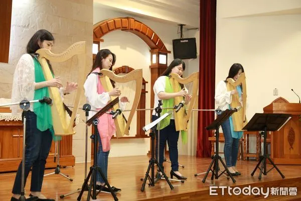 ▲為迎接一年一度的護士節,台南新樓醫院8日上午於院區六樓禮拜堂,舉辦豎琴演奏會。(圖/記者林東良翻攝,下同)