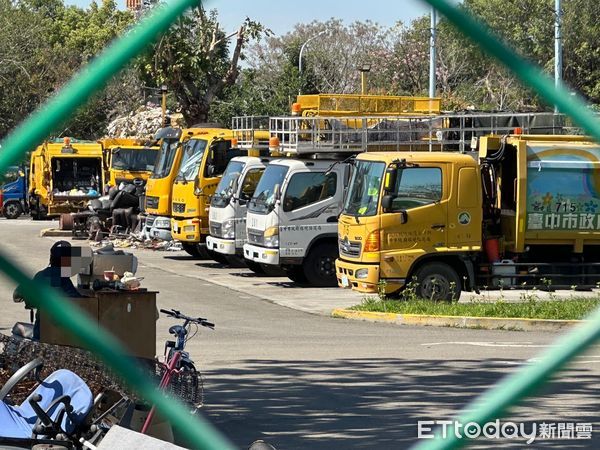 ▲北屯區清潔隊,垃圾車。(圖/記者許權毅攝)