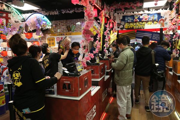 DONKI西門店被爆出扭蛋藏籤,廠商TENGA宣布補救方案,讓消費者人人有大獎。(本刊資料照)