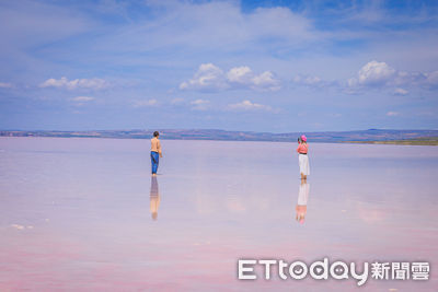 土耳其必去粉色鹽湖　天空之鏡超美