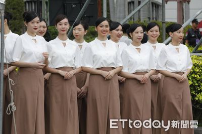 多圖／520就職禮賓人員「不穿裙」打破傳統　外媒也報導台灣
