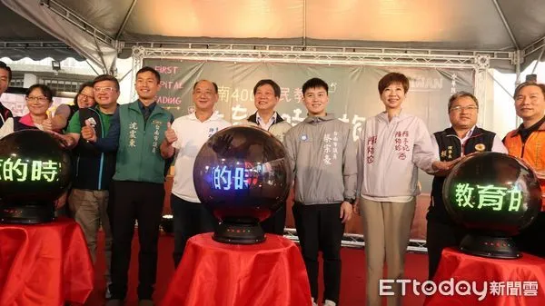 ▲「台南400全民教育-教育的時空旅行」主題展,22日在兒童科學館舉辦開箱記者會,教育局長鄭新輝邀請來賓搶先體驗全新的教育特展。(圖/記者林東良翻攝,下同)