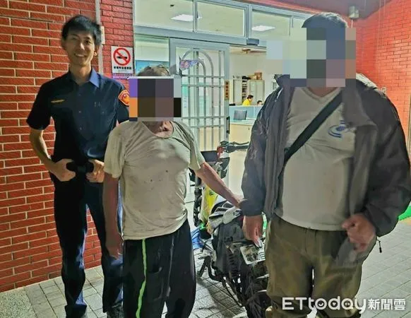 ▲石光派出所警員鄭富翔助陳男返家 。(圖/記者陳崑福翻攝)