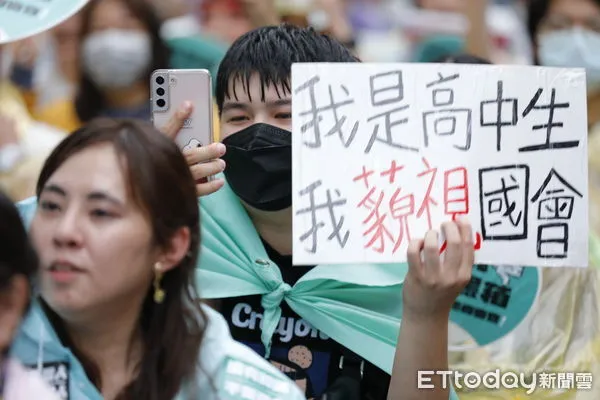 ▲▼5/24立法院外抗議,青島東路現場。(圖/記者湯興漢攝)