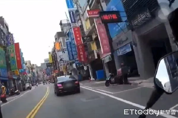 ▲通緝犯曾男假意配合警方盤查後,卻突然駕車加速逃逸。(圖/桃園警分局提供)