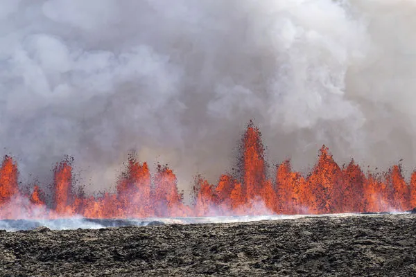 ▲▼ 冰島西南部雷克雅內斯半島的Sundhnuksgigar火山29日再度大規模噴發。(圖/達志影像/美聯社)