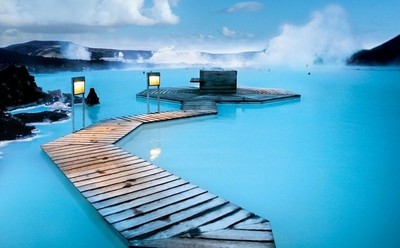 冰島藍潟湖，煙氣裊裊根本人間仙境！