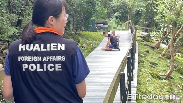 ▲▼兩個兒子到太魯閣閣口、砂卡礑東端入口等處,並在太魯閣國家公園管理處前進行祈禱儀式。(圖/新城警分局提供,下同)