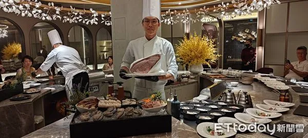 ▲台中鐵板燒牛小排升級A5和牛免費,店家:日圓走貶回饋饕客。(圖/記者游瓊華攝)