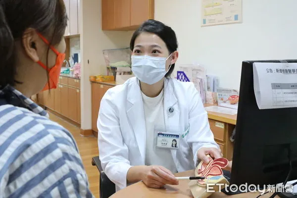 ▲李佩蓁醫師指出,新型的「尿道填充注射手術」幾乎無傷口,治療效果可持續7年,可重複注射,長效又安全。(圖/慈濟醫學中心提供,下同)