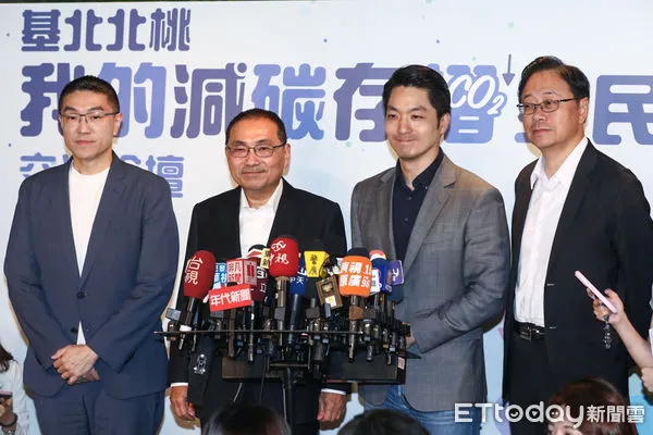 ▲蔣萬安、侯友宜、張善政、謝國樑出席「基北北桃我的減碳存摺全民運動」論壇活動。(圖/記者林敬旻攝)