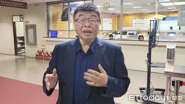 ▲▼前立委邱毅被昔日學生、農業部前部長陳吉仲提告涉嫌加重誹謗,11日到台北地院出庭後受訪。(圖/記者黃哲民攝)