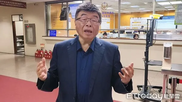 ▲▼前立委邱毅被昔日學生、農業部前部長陳吉仲提告涉嫌加重誹謗,11日到台北地院出庭後受訪。(圖/記者黃哲民攝)