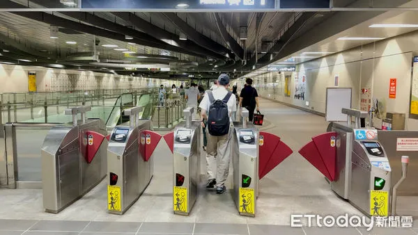 ▲頂埔捷運站,台北捷運藍線。(圖/記者謝婷婷攝)