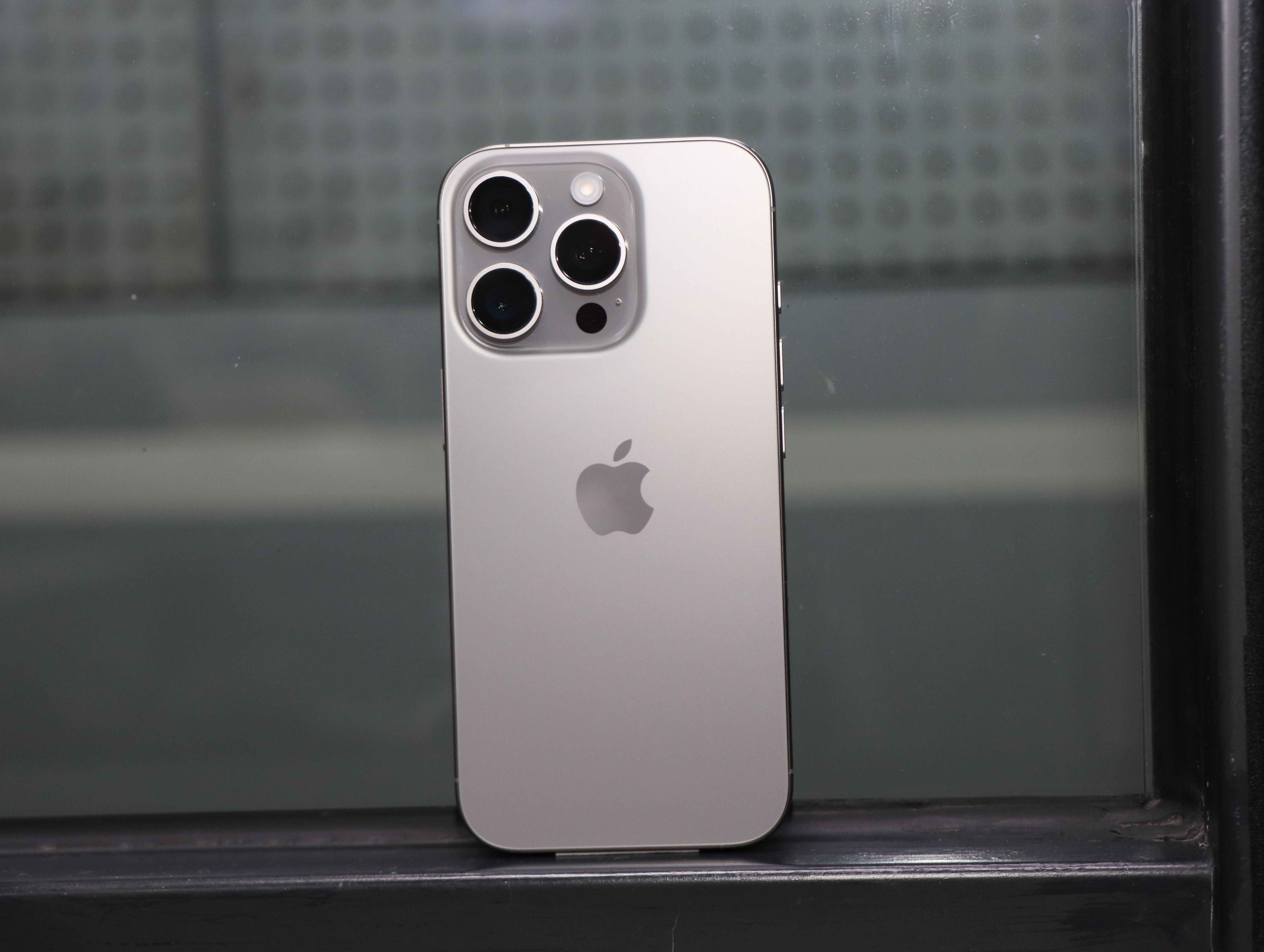 ▲▼ iPhone 16 Pro、相機控制、動作按鈕 、配件。(圖/記者蘇晟彥攝)