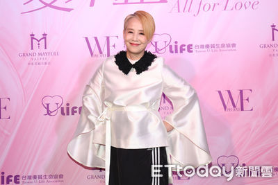 藝人第一槍表態不同意罷免　李明依臉書PO文喊3句話