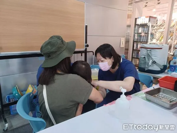▲接種疫苗 。(圖/屏東縣衛生局提供)