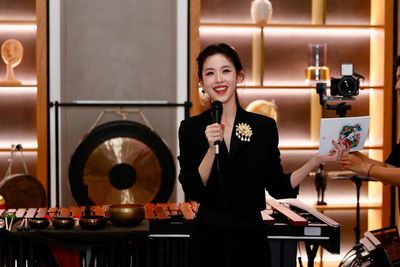 奶茶妹章澤天出事了!配戴「大眼胸針」惹爭議…陸網要國家好好查