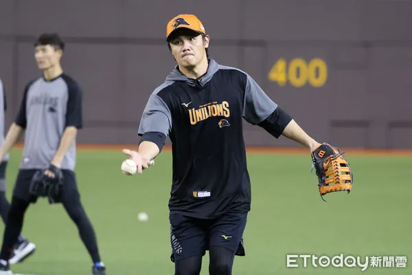 ▲▼ 1012 中華職棒季後挑戰賽首戰-練習-陳鏞基。(圖/記者黃克翔攝)