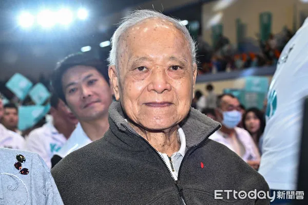 ▲▼台灣民眾黨板橋誓師大會,柯文哲父親柯爸柯承發。(圖/記者李毓康攝)