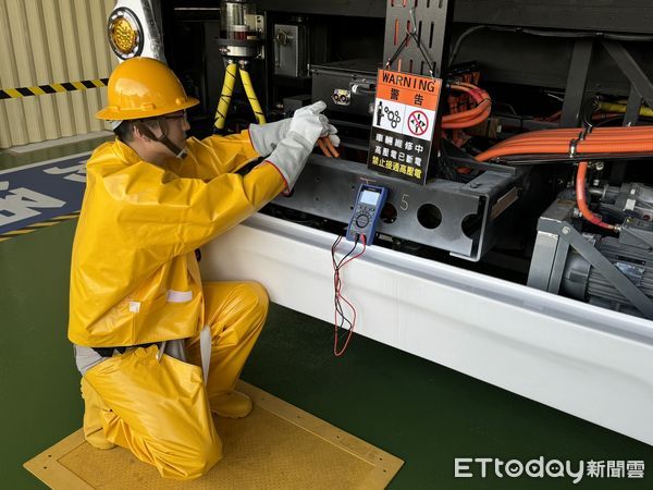 ▲▼電動大客車維修培訓。(圖/記者李姿慧攝)