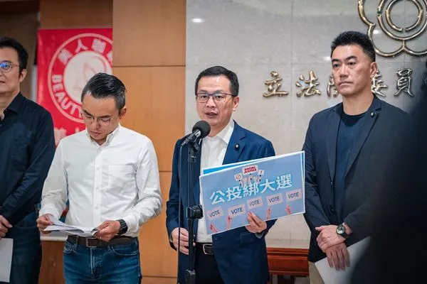 ▲羅智強舉辦新國會智庫民調發布記者會。(圖/羅智強辦公室提供)