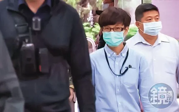 橘子許芷瑜(左)上月趁北檢對她發布通緝並註銷護照前,急忙從日本轉飛澳洲藏匿,專案小組正透過管道緝拿她到案。