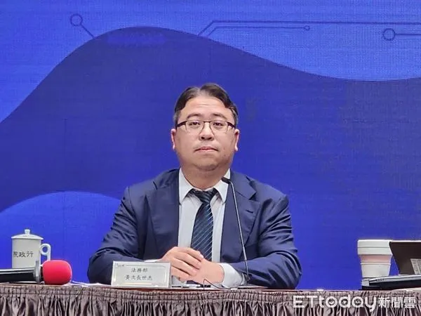 ▲▼法務部次長黃世杰出席行政院會記者會。(圖/記者陳家祥攝)