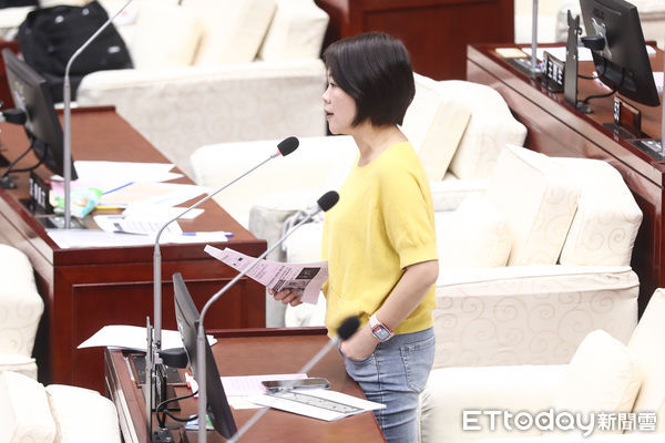 ▲市議員簡舒培質詢。(圖/記者林敬旻攝)