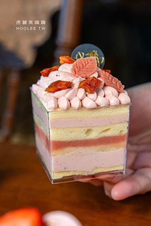 ▲▼薇庭烘焙是鳳山很有人氣的甜點店,擁有西餐和烘焙金牌經歷的雙主廚推出草莓九格拼圖蛋糕,提供9種指定口味的超美甜點杯組合。(圖/部落客虎麗笑嗨嗨授權提供,勿擅自翻攝)