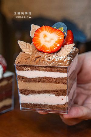 ▲▼薇庭烘焙是鳳山很有人氣的甜點店,擁有西餐和烘焙金牌經歷的雙主廚推出草莓九格拼圖蛋糕,提供9種指定口味的超美甜點杯組合。(圖/部落客虎麗笑嗨嗨授權提供,勿擅自翻攝)