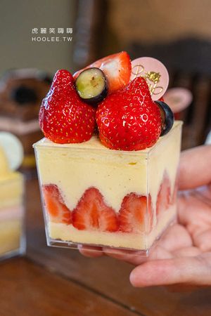 ▲▼薇庭烘焙是鳳山很有人氣的甜點店,擁有西餐和烘焙金牌經歷的雙主廚推出草莓九格拼圖蛋糕,提供9種指定口味的超美甜點杯組合。(圖/部落客虎麗笑嗨嗨授權提供,勿擅自翻攝)