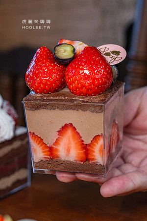 ▲▼薇庭烘焙是鳳山很有人氣的甜點店,擁有西餐和烘焙金牌經歷的雙主廚推出草莓九格拼圖蛋糕,提供9種指定口味的超美甜點杯組合。(圖/部落客虎麗笑嗨嗨授權提供,勿擅自翻攝)