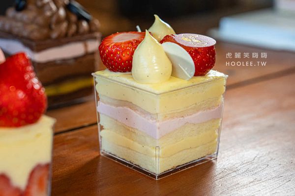 ▲▼薇庭烘焙是鳳山很有人氣的甜點店,擁有西餐和烘焙金牌經歷的雙主廚推出草莓九格拼圖蛋糕,提供9種指定口味的超美甜點杯組合。(圖/部落客虎麗笑嗨嗨授權提供,勿擅自翻攝)