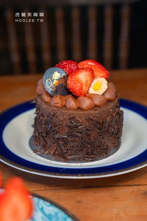 ▲▼薇庭烘焙是鳳山很有人氣的甜點店,擁有西餐和烘焙金牌經歷的雙主廚推出草莓九格拼圖蛋糕,提供9種指定口味的超美甜點杯組合。(圖/部落客虎麗笑嗨嗨授權提供,勿擅自翻攝)