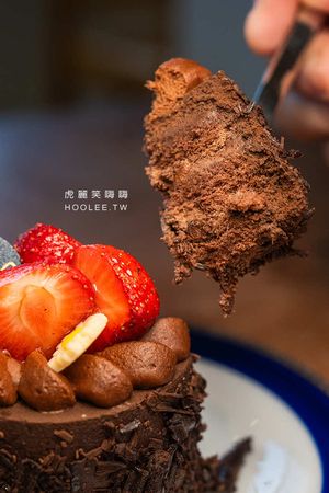 ▲▼薇庭烘焙是鳳山很有人氣的甜點店,擁有西餐和烘焙金牌經歷的雙主廚推出草莓九格拼圖蛋糕,提供9種指定口味的超美甜點杯組合。(圖/部落客虎麗笑嗨嗨授權提供,勿擅自翻攝)