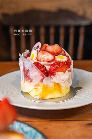 ▲▼薇庭烘焙是鳳山很有人氣的甜點店,擁有西餐和烘焙金牌經歷的雙主廚推出草莓九格拼圖蛋糕,提供9種指定口味的超美甜點杯組合。(圖/部落客虎麗笑嗨嗨授權提供,勿擅自翻攝)