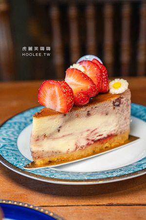 ▲▼薇庭烘焙是鳳山很有人氣的甜點店,擁有西餐和烘焙金牌經歷的雙主廚推出草莓九格拼圖蛋糕,提供9種指定口味的超美甜點杯組合。(圖/部落客虎麗笑嗨嗨授權提供,勿擅自翻攝)