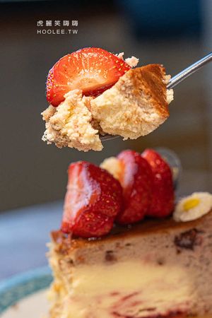 ▲▼薇庭烘焙是鳳山很有人氣的甜點店,擁有西餐和烘焙金牌經歷的雙主廚推出草莓九格拼圖蛋糕,提供9種指定口味的超美甜點杯組合。(圖/部落客虎麗笑嗨嗨授權提供,勿擅自翻攝)