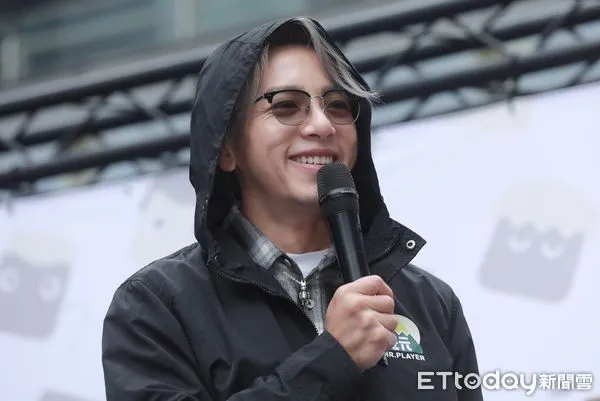 ▲▼吳宗憲 Kid 坤達 / 中視、三立《綜藝玩很大》十週年全紀錄新書見面會。(圖/記者周宸亘攝)