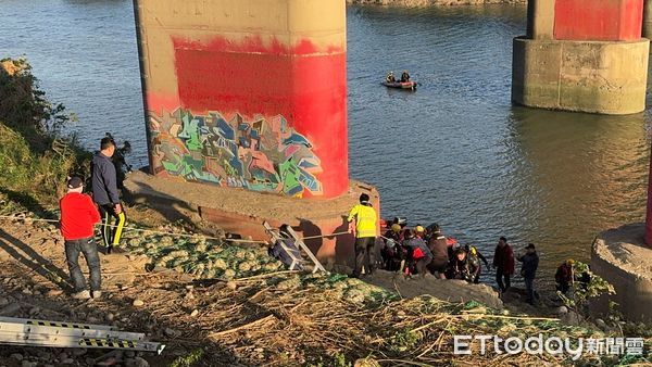 ▲▼替代役男遺體在城林橋正下方水裡找到。(圖/記者陳以昇攝)