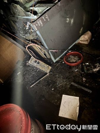 ▲▼台南東區樹林街住宅火警,2人送醫。(圖/記者林東良翻攝)