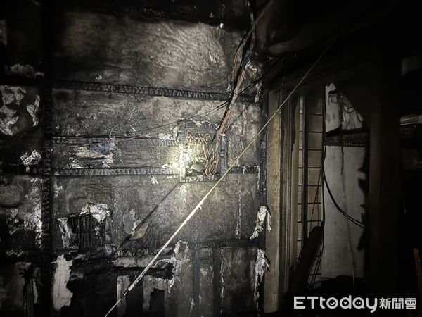 ▲▼台南東區樹林街住宅火警,2人送醫。(圖/記者林東良翻攝)