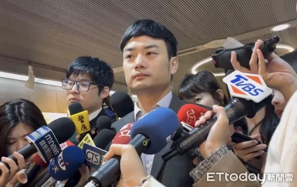 ▲▼台北市政府發言人殷瑋受訪。(圖/記者陳家豪攝)