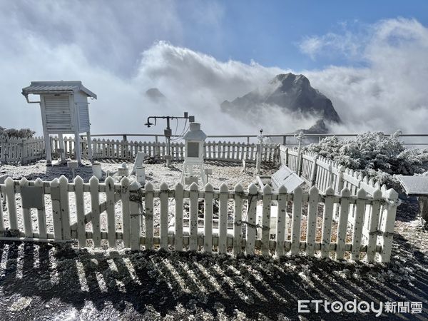 ▲▼玉山氣象站清晨出現霧淞以及雨淞。(圖/氣象署提供)