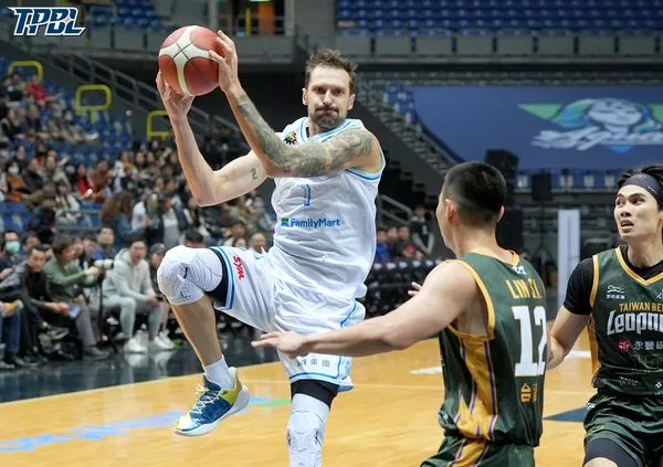 ▲海神艾德、陳懷安、蘇文儒,雲豹高錦瑋。(圖/TPBL提供)