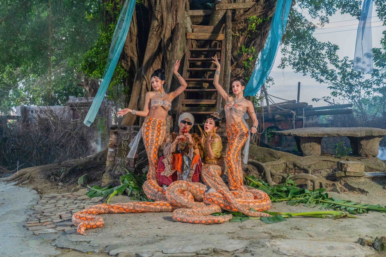 ▲▼黃明志、王彩樺〈蛇出來了〉。(圖/亞洲通文創提供)